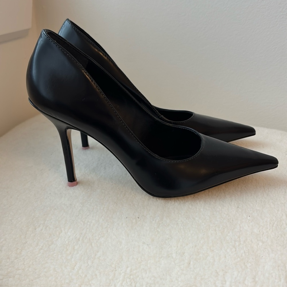 Saintlo by us- black leather pumps